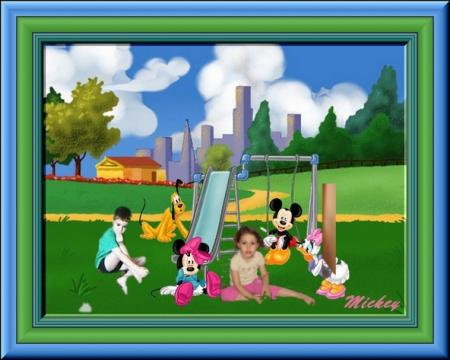 Redouane, Sara et la bande � Mickey